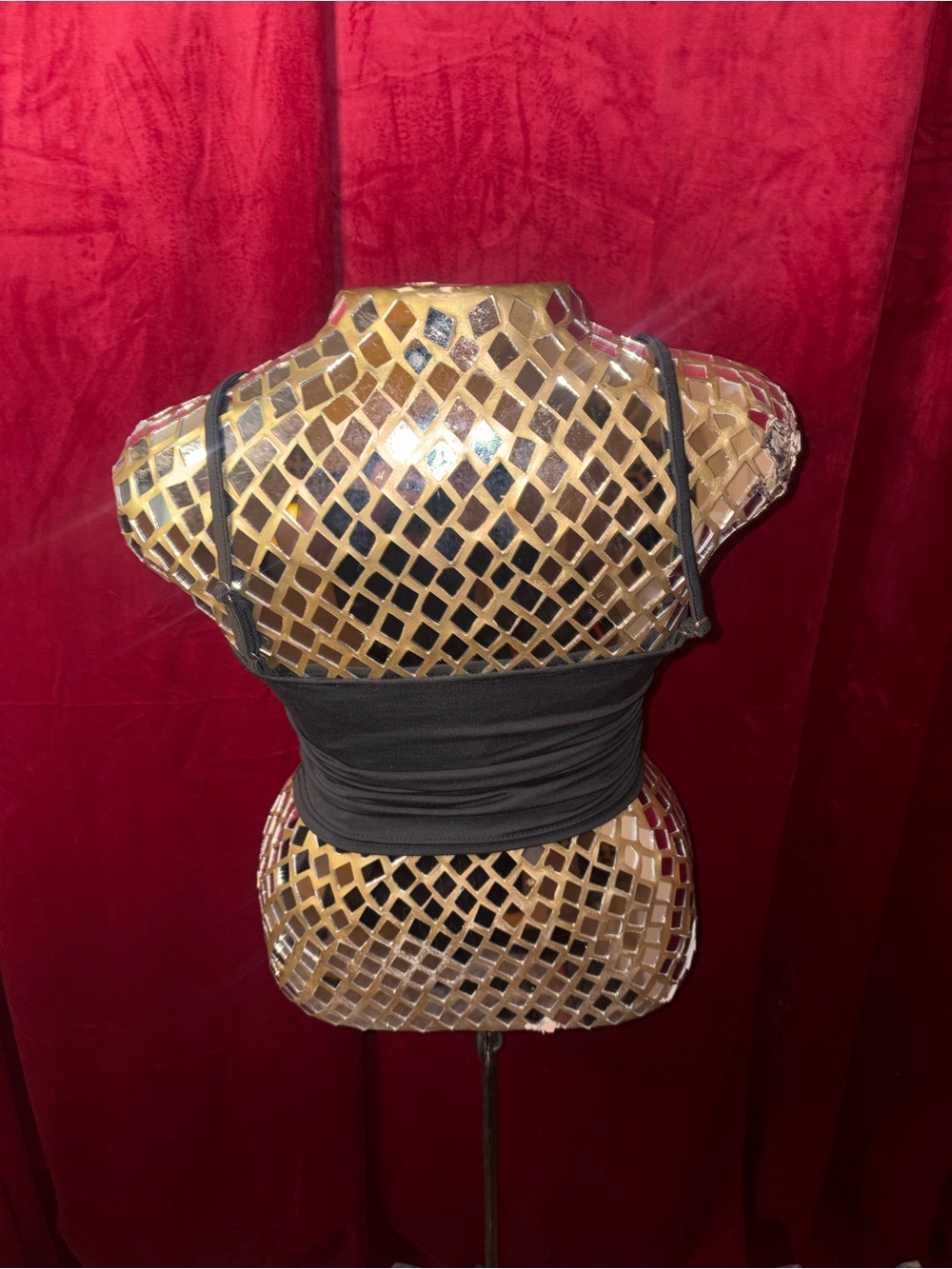 Black Ruched Ring-Front Tank Top - Picture 3 of 3